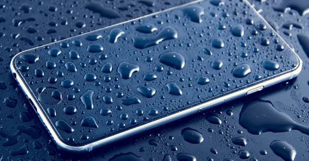 "Tryb mokry" w iPhone’ie. Czy nowe smartfony Apple będą robiły zdjęcia pod wodą?