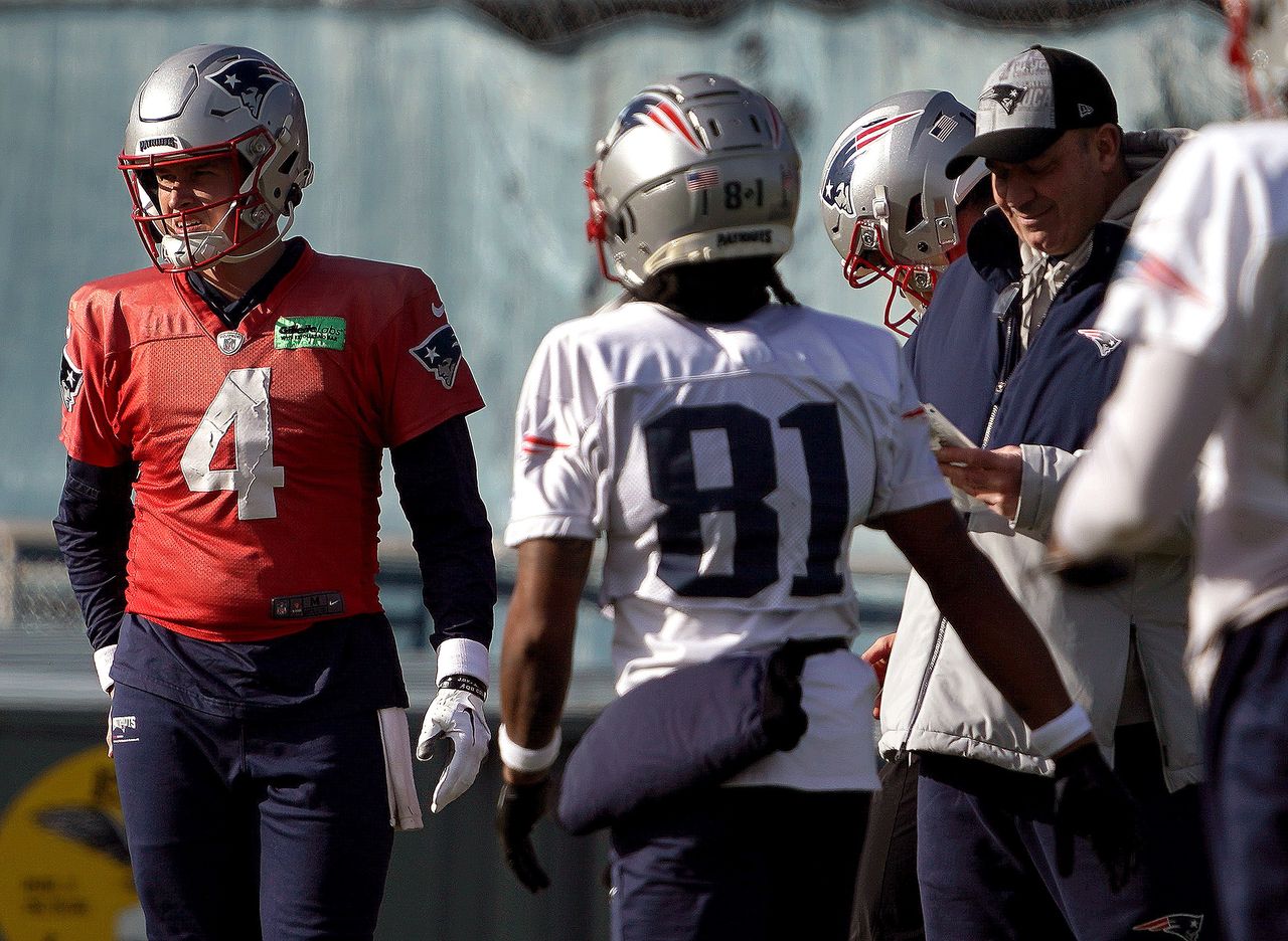 Foxborough, MA - January 4: New England Patriots QB Bailey Zappe talks with offensive coordinator Bill O'Brien at practice. (Photo by Barry Chin/The Boston Globe via Getty Images)