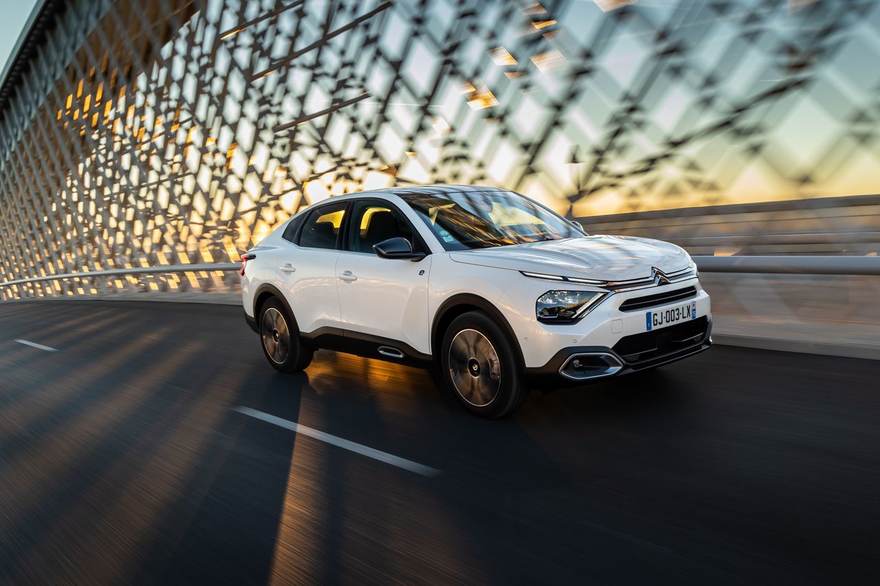Citroën ë-C4 i ë-C4 X z nową wersją. Większa wydajność i większy zasięg