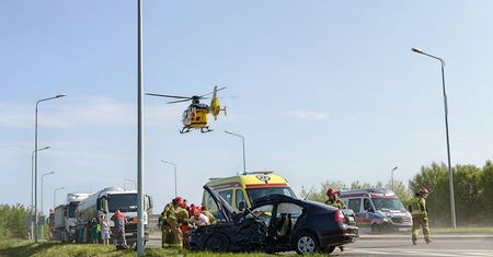 Autobus szkolny zderzył się z samochodem osobowym. Wezwano LPR