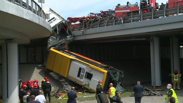 Wypadek autobusu w Warszawie na Moście Grota