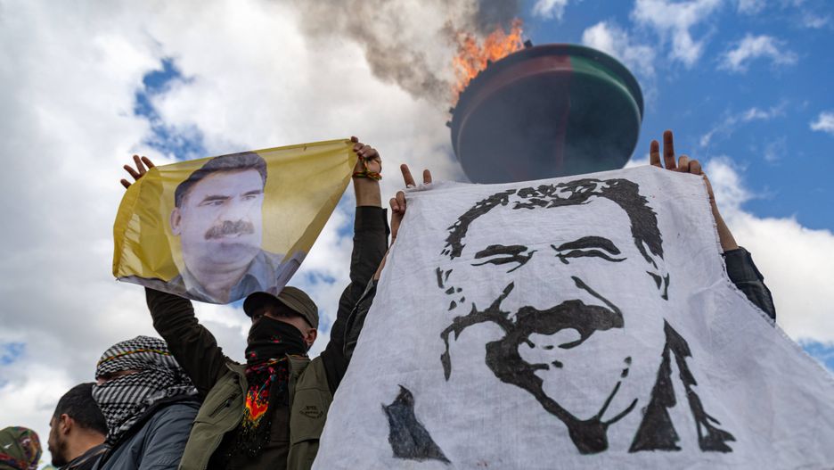 Na trzymanych zdjęciach lider PKK Abdullah Ocalan 