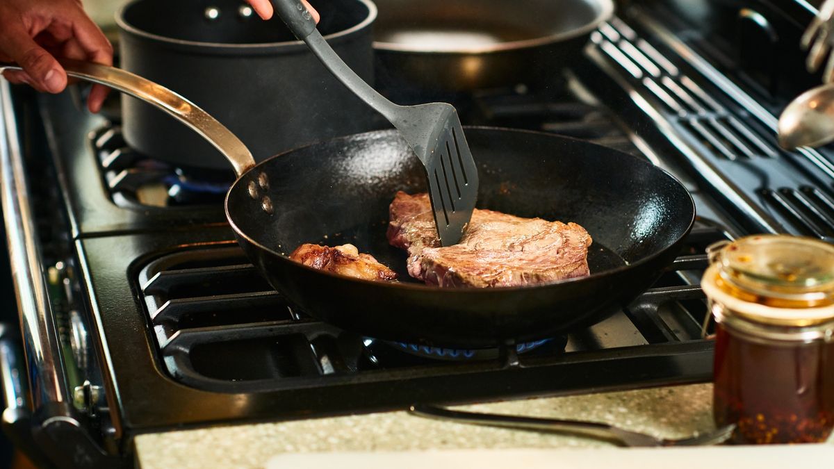 Czy podczas piątkowej studniówki można zjeść mięso?