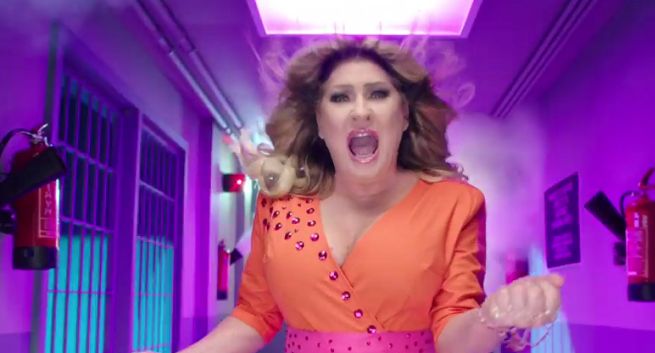 Beata Kozidrak śpiewa „zabiłam go” w spocie „Orange is the New Black” (wideo)