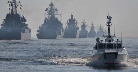 Gęsto na Bałtyku. Demonstracja Rosjan przed NATO