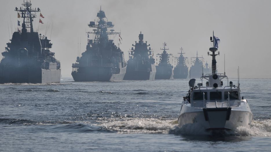 Vladimir Putin attends Navy Day celebration in St. Petersburgepa07745742 Russian Baltic fleet warships stand in parade formation marking the Navy Day in St.Petersburg, Russia, 28 July 2019.  EPA/ALEXEI NIKOLSKY/SPUTNIK/KREMLIN POOL MANDATORY CREDIT/SPUTNIK Dostawca: PAP/EPA.ALEXEI NIKOLSKY/SPUTNIK/KREMLIN POOL