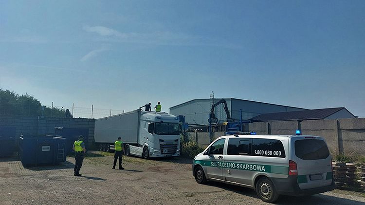 Celnicy na A4 wykryli nielegalny przewóz odpadów z Niemiec