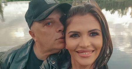 Krzysztof Skiba wtula się w ukochaną, pozując na tle panoramy Chicago (FOTO)