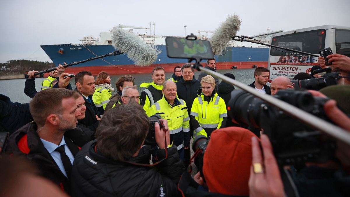 Olaf Scholz, Germany's chancellor, center left, and Manuela Schwesig, Mecklenburg-Vorpommern state premier, center right, speak to members of the media in front of the Neptune LNG floating storage regasification unit (FSRU), operated by TotalEnergies SE, during the inauguration of the German Baltic Sea LNG Terminal, operated by Deutsche ReGas GmbH in Lubmin, Germany, on Saturday, Jan. 14, 2023. At Lubmin, the Neptune FSRU will pump at least 4.5 billion cubic meters of gas per year into the German grid, equal to about 8% of the transport capacity of the key Russian Nord Stream pipeline that was put out of operation following blasts in September. Photographer: Krisztian Bocsi/Bloomberg via Getty Images