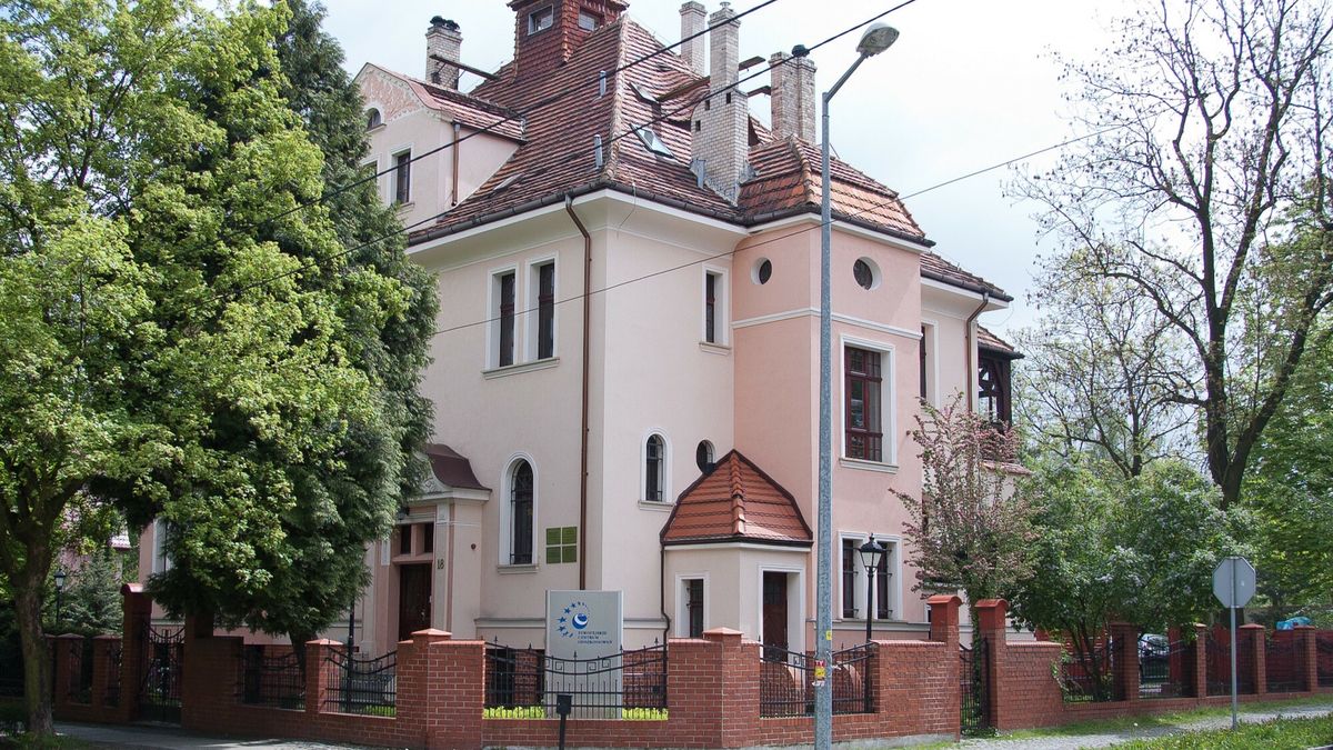 Europejskie Centrum Odszkodowa? siedziba firmy w Legnicy
PHOTO: LUKASZ GRUDNIEWSKI / EAST NEWS  
 
LEGNICA 07.05.2012 
EUROPEJSKIE CENTRUM ODSZKODOWAN (EUCO)  SIEDZIBA FIRMY W LEGNICY
LUKASZ GRUDNIEWSKI