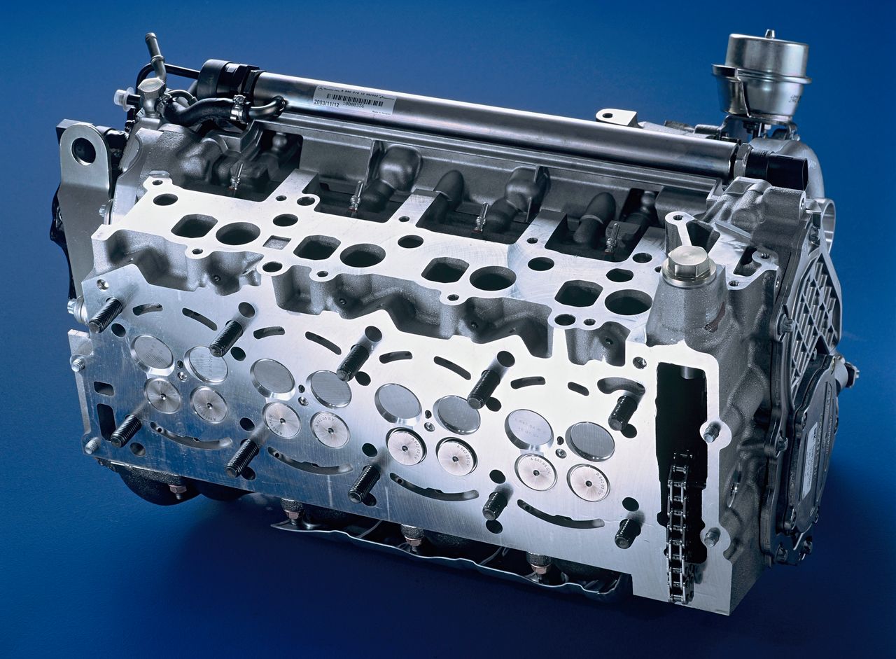 Głowica cylindrów silnika Diesla Mercedesa