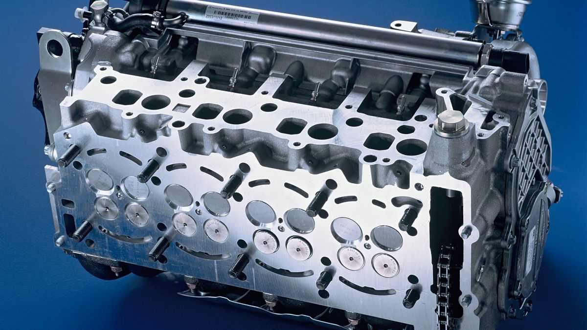 Głowica cylindrów silnika Diesla Mercedesa