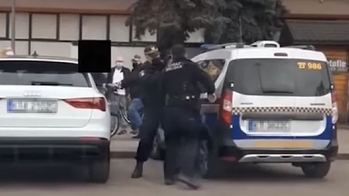 Brutalna interwencja straży miejskiej. Poszło o hot-doga