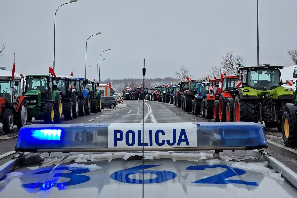 Protest rolników pilnowany przez policję
