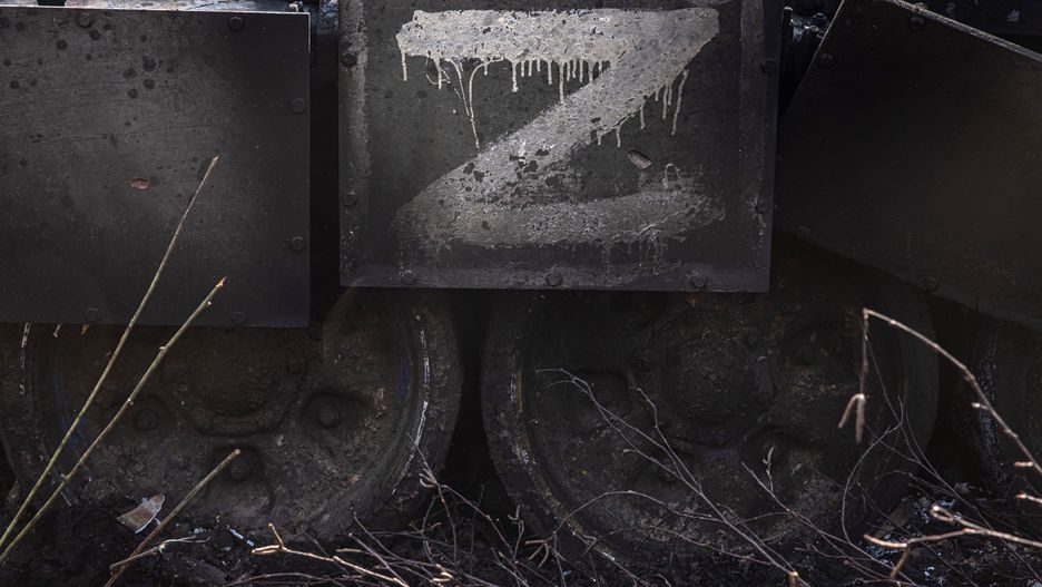A destroyed Russian tank, with the letter �Z', the Russian invasion symbol, next to damaged houses in the recaptured by the Ukrainian army Mala Rohan village, near Kharkiv, northeast Ukraine, 31 March 2022. Mala Rohan and the area around had recently been recaptured by the Ukrainian army from Russian forces. Russian troops entered Ukraine on 24 February resulting in fighting and destruction in the country, and triggering a series of severe economic sanctions on Russia by Western countries. EPA/ROMAN PILIPEY Dostawca: PAP/EPA.