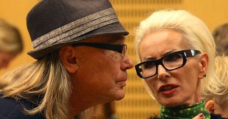 Mąż Kory: "Zebraliśmy niecałe 80 tysięcy. Stać nas na cztery paczki"