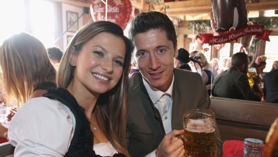 Anna i Robert Lewandowscy w bawarskiej piwiarni