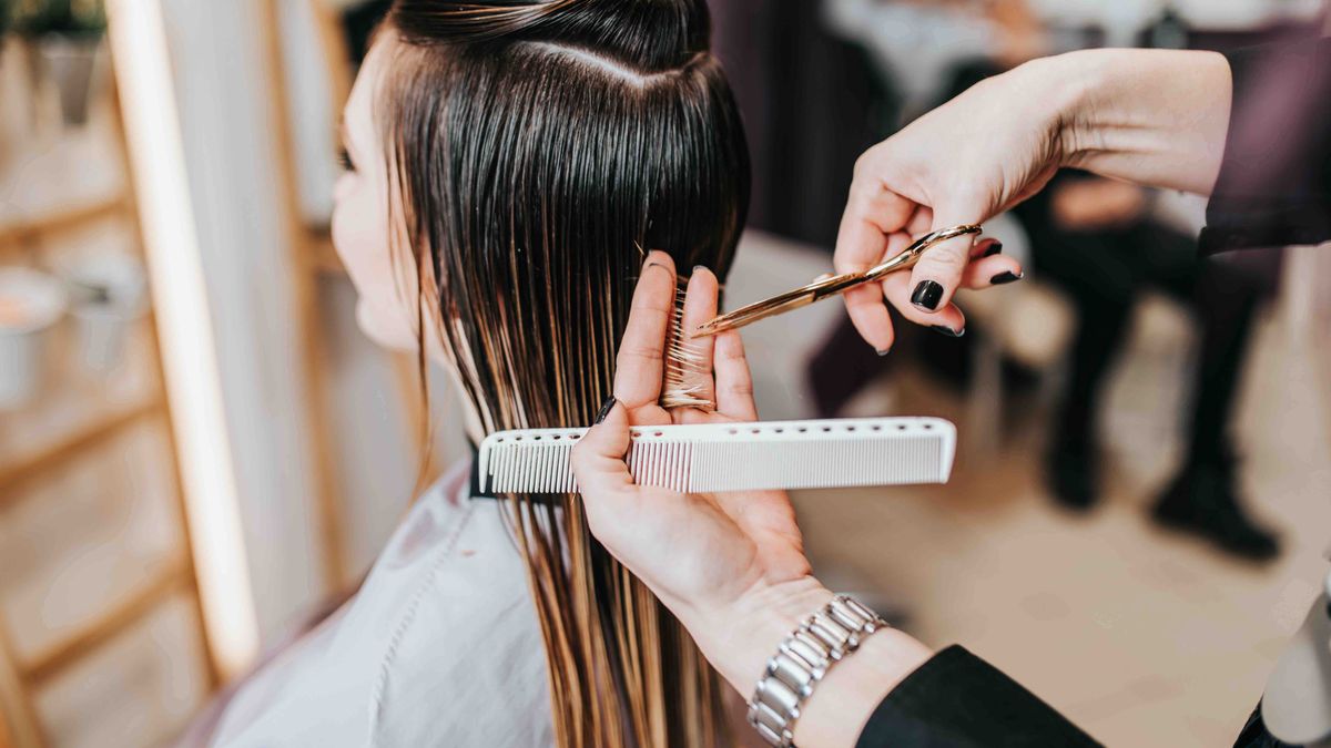 Fryzjerzy mocno odczuwają skutki pandemii koronawirusa