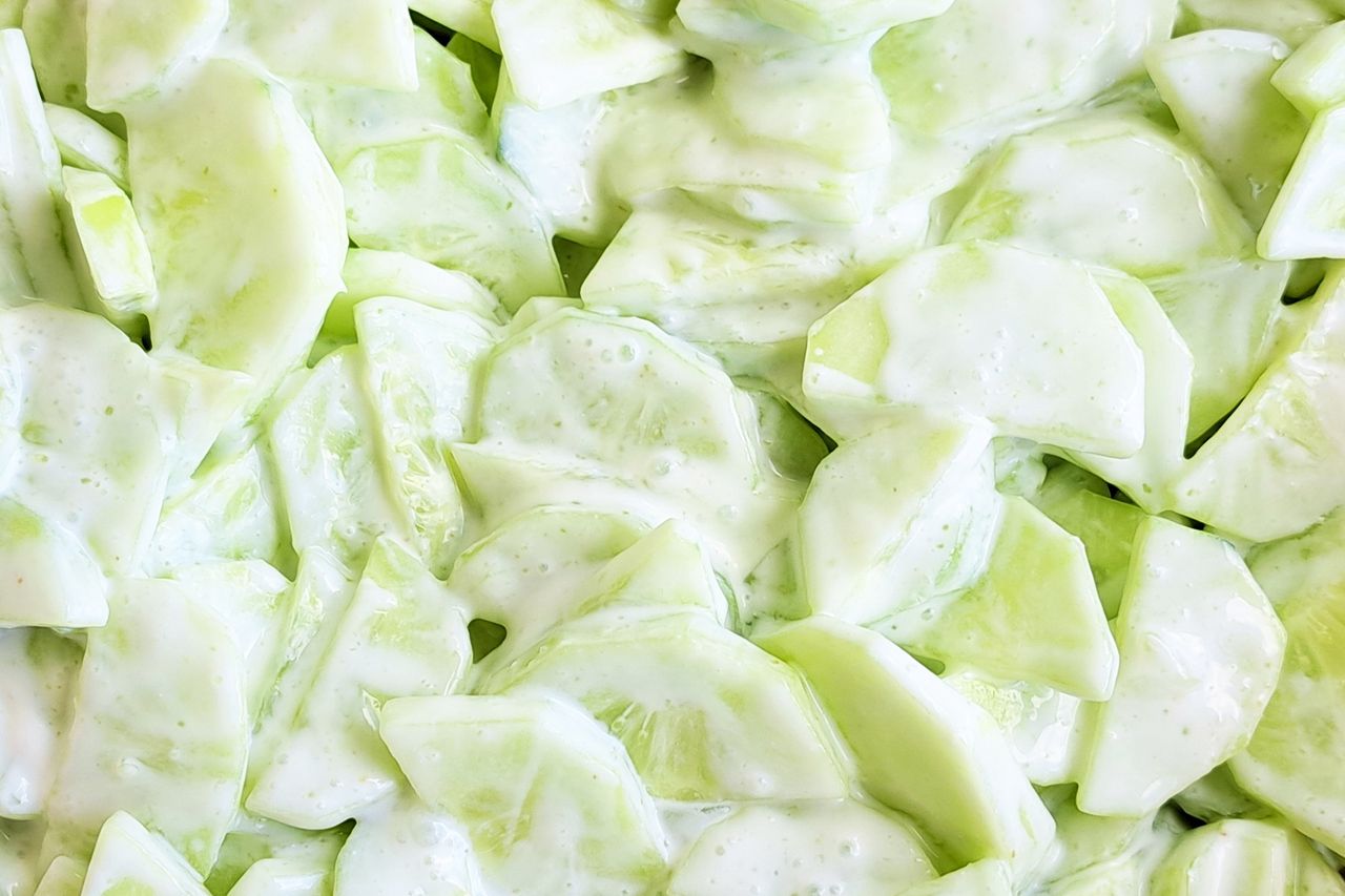 Jak zrobić mizerię? Przepis na klasyczny dodatek do obiadu