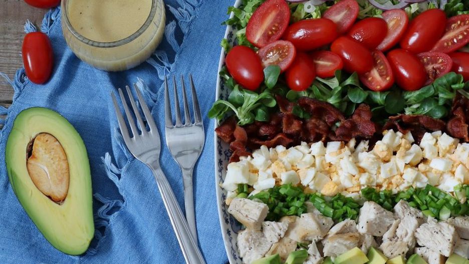 Cobb salad – kultowa amerykańska sałatka