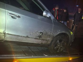 Radom: Policjantka zobaczyła auto wpadające do rowu. Chciała pomóc