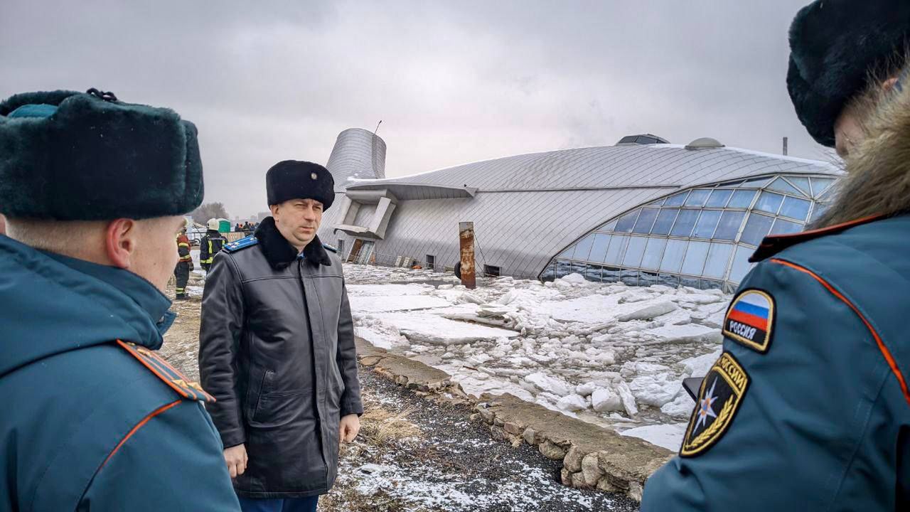 Śledczy na miejscu wypadku 