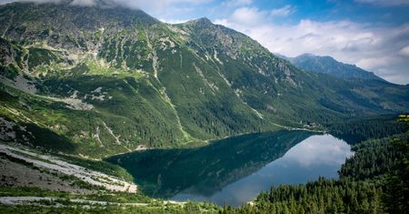 Turyści łamią przepisy. Sypią się mandaty na Morskim Oku
