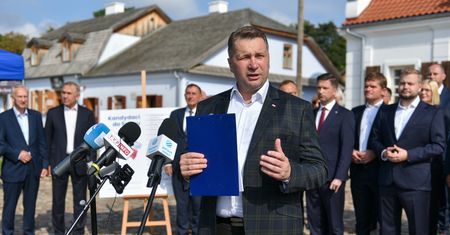 Czarnek porównuje edukację za PiS i PO: to jak niebo i ziemia