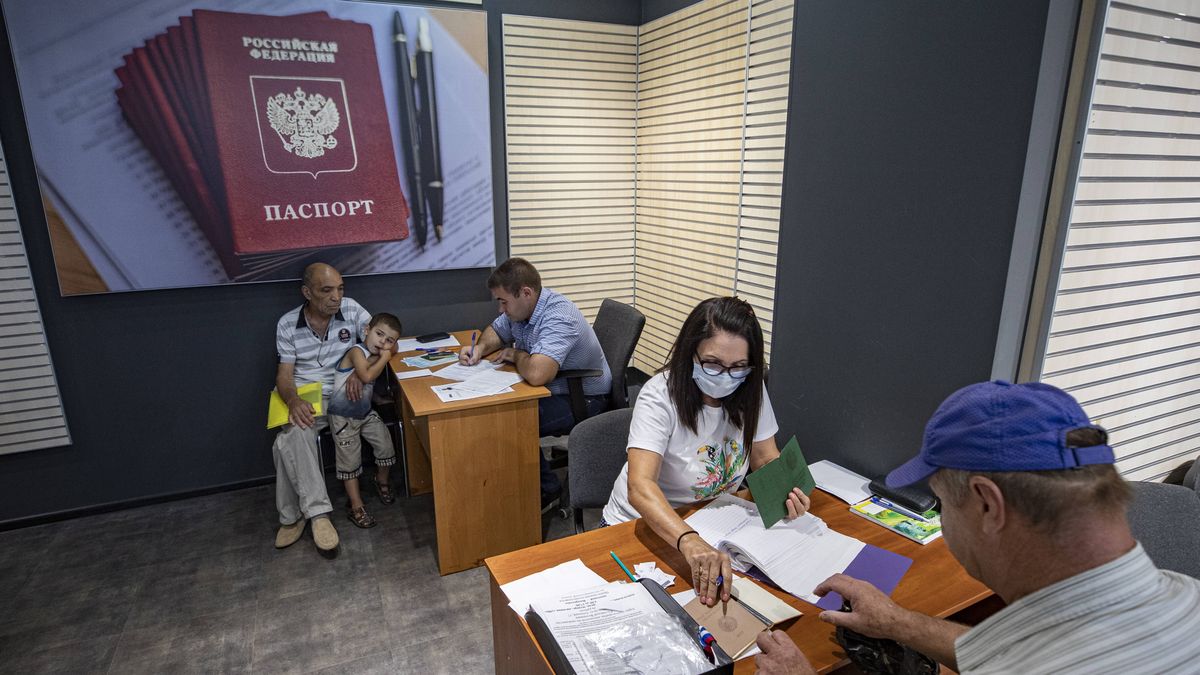 Na okupowanych terenach Rosjanie wydają Ukraińcom paszporty 