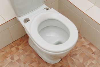 Nie wrzucaj do toalety. Kara to nawet 10 tys. zł