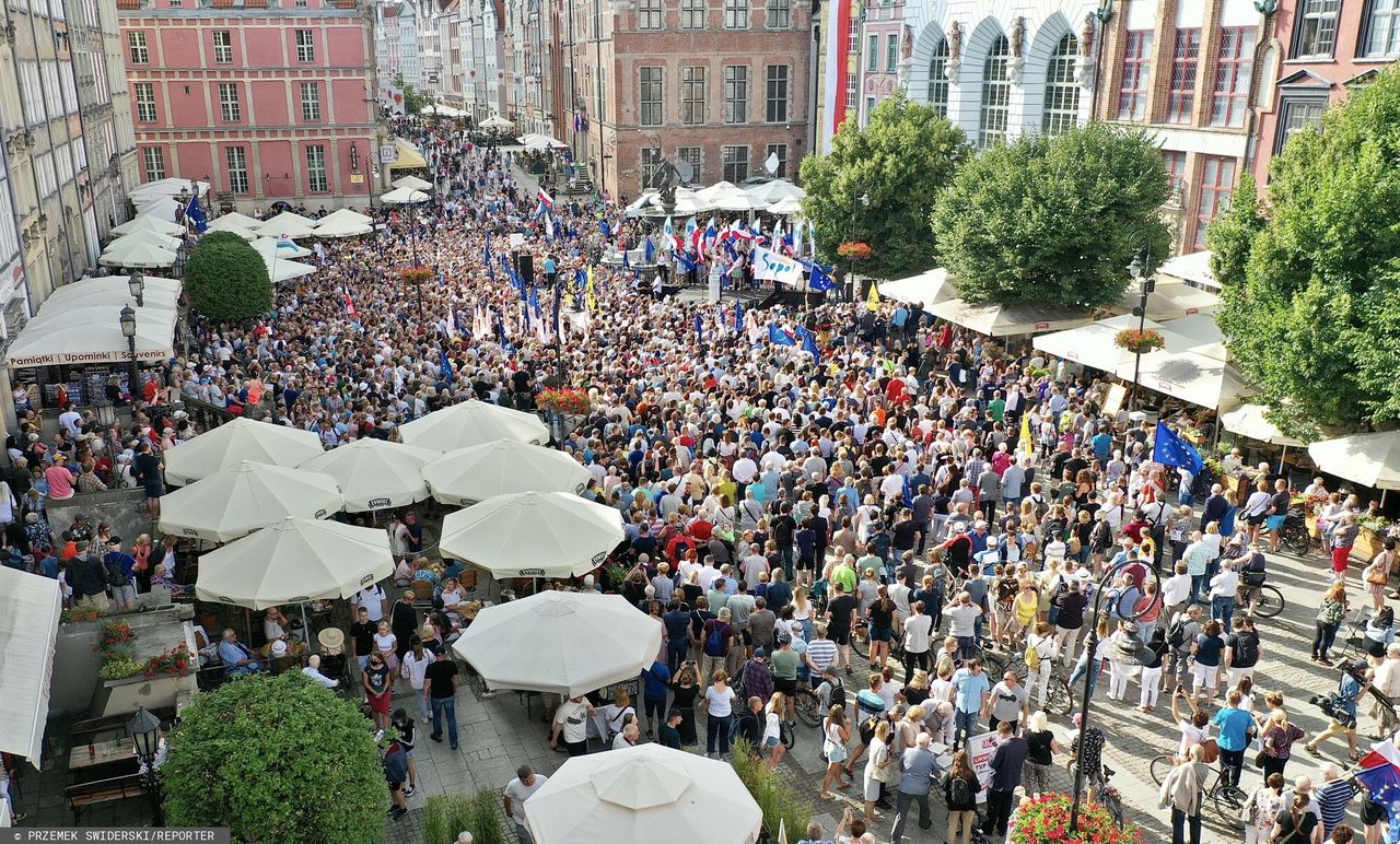 Tłumy na wiecu Donalda Tuska w Gdańsku. 