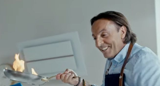 Michel Moran reklamuje wyprzedaż w sklepach Neonet (wideo)