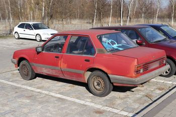 Porzucają stare samochody. Plaga w polskim mieście