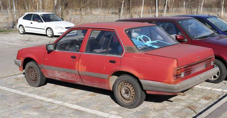 Porzucają stare samochody. Plaga w polskim mieście