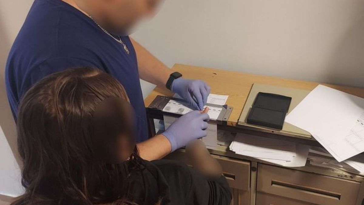 Karolina zadźgała ojca podczas rodzinnej kolacji. Przebywa w ar