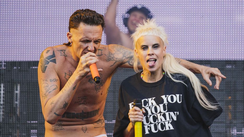 Adoptowany syn oskarża Yolandi i Ninję o przemoc i molestowanie