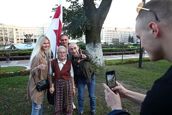 Białoruś. 73-letnia Nina Bahińska została zatrzymana podczas pokojowego marszu w Mińsku