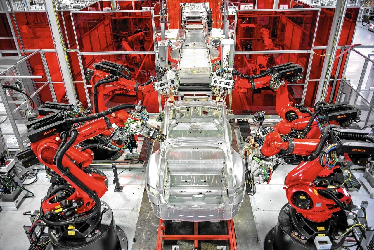 Z wizytą w fabryce Elona Muska. Oto najnowocześniejsza wytwórnia samochodów na świecie