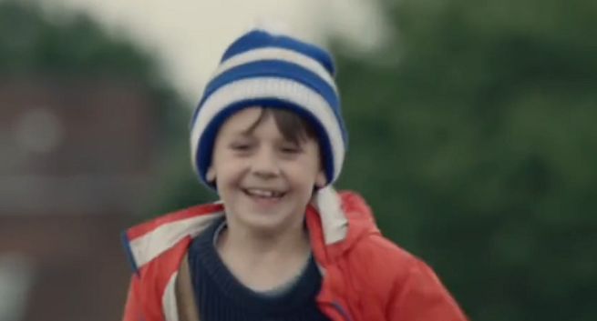 Udaremniane zabawy chłopca reklamują McDonald’s (wideo)