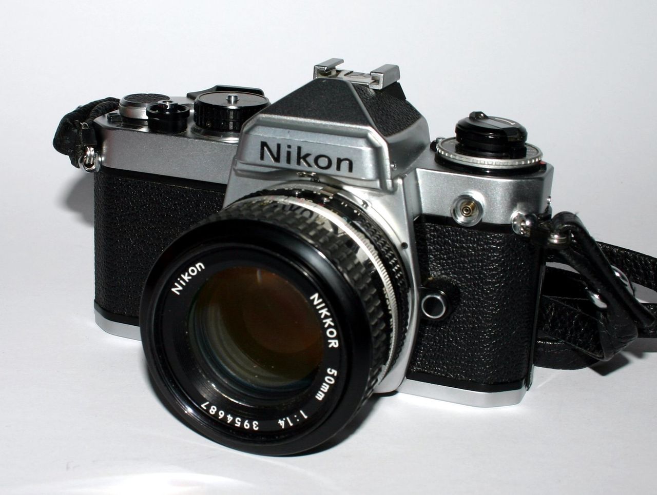 Nikon FE