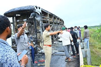 Tragedia w Indiach. Co najmniej 20 osób zginęło w pożarze autobusu
