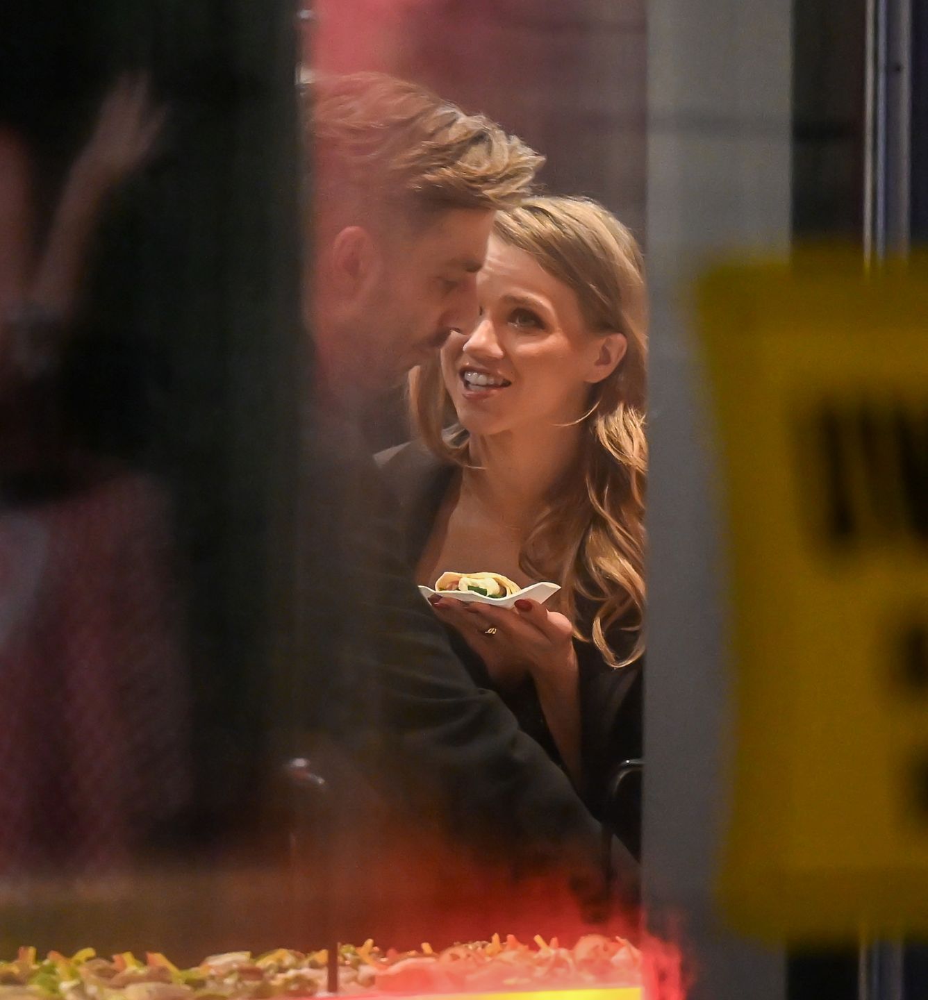 Agnieszka Kaczorowska i Marcin Rogacewicz bawią się na bankiecie