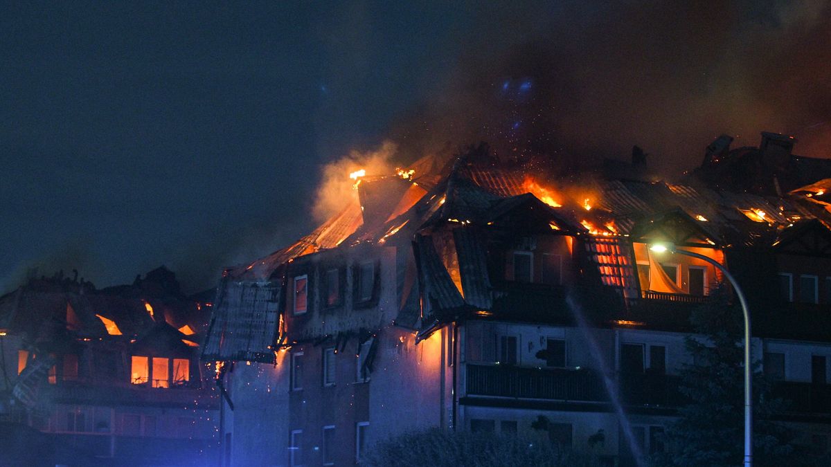 Po�ar dachu budynku mieszkalnego
Marcin Obara
blok, budynek, dach, Powsta�c�w, po�ar