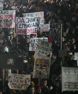 Wielki protest przed siedzibą telewizji w Serbii. "Koniec reżimu jest bliski"