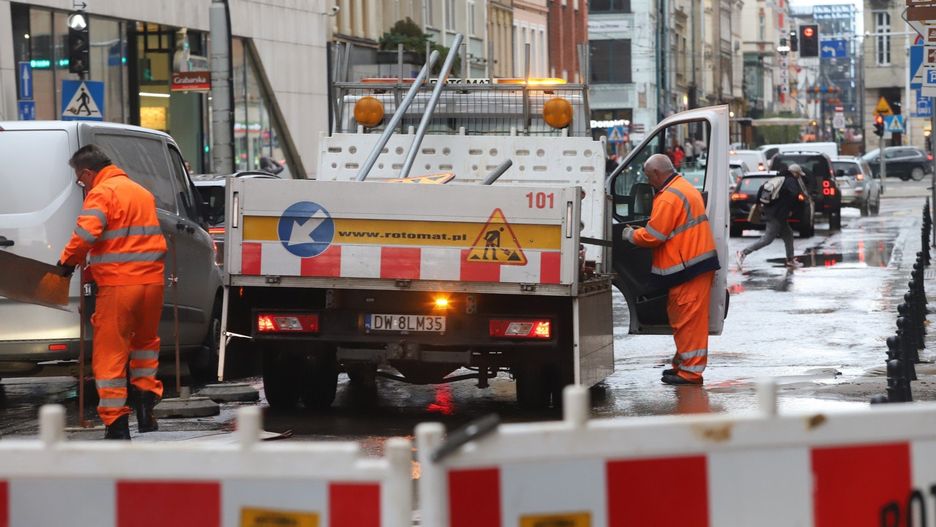 Awaria wodociągowa w centrum Wrocławia (zdj. ilustracyjne).