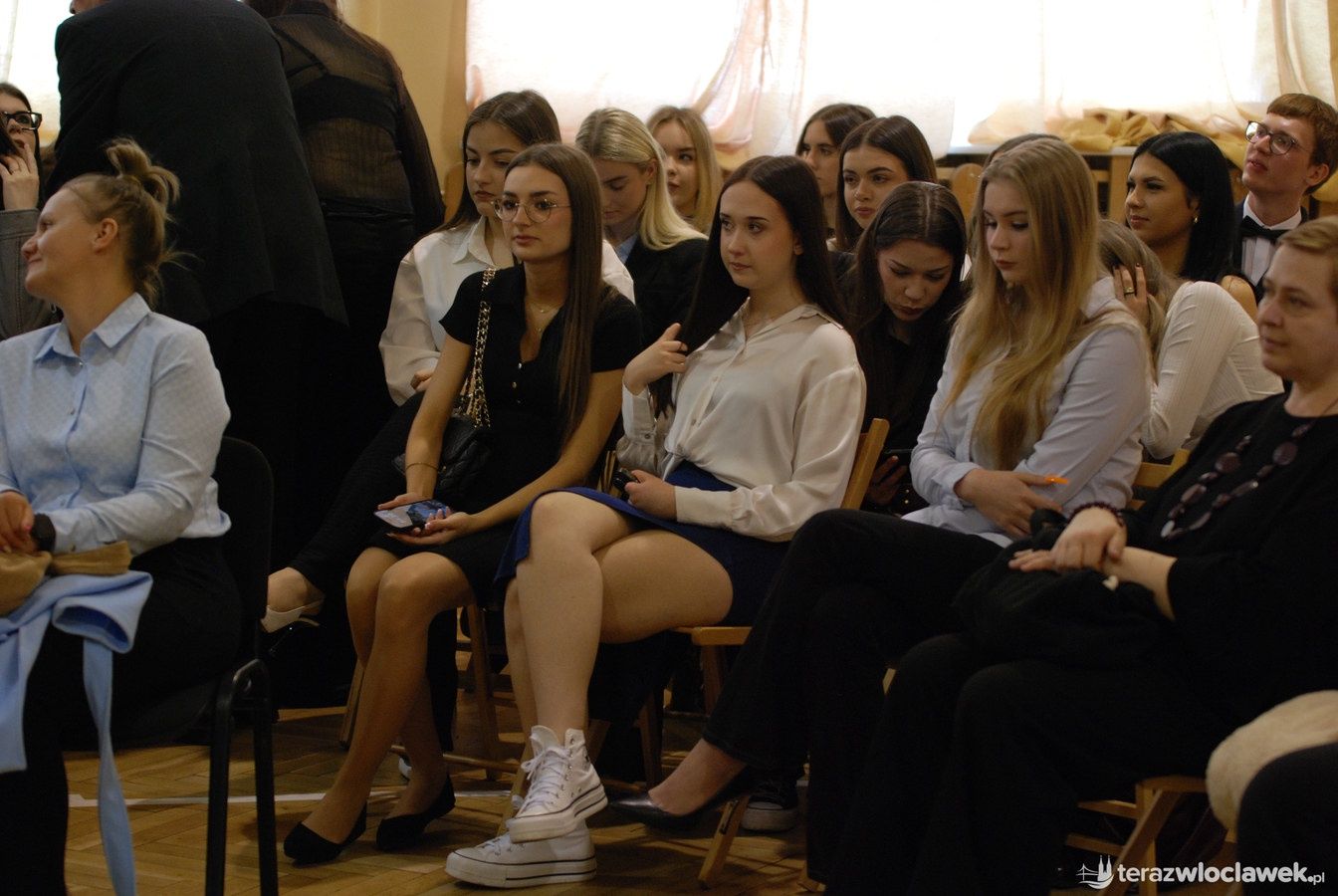 zakończenie roku klas maturalnych w II LO we Włocławku