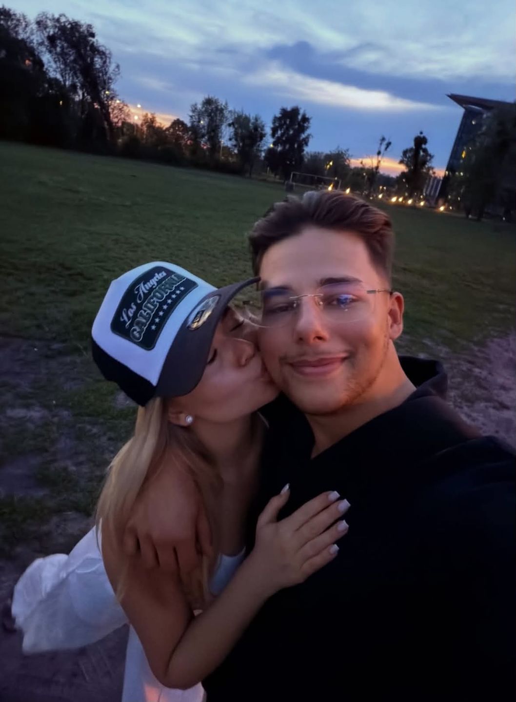Allan Krupa świętuje pierwszą rocznicę z ukochaną