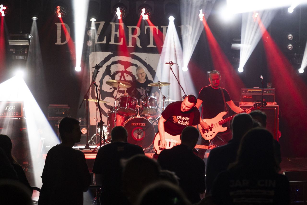 Siary: Legenda polskiego punk rocka - Dezerter. Towarzyszyć im będą Ga-Ga/Zielone Żabki i lokalne składy