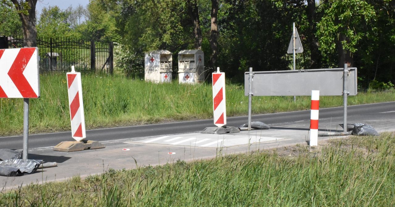 Na drodze Mścice - Mielno powstają progi zwalniające. Apelowali o nie mieszkańcy [ZDJĘCIA]