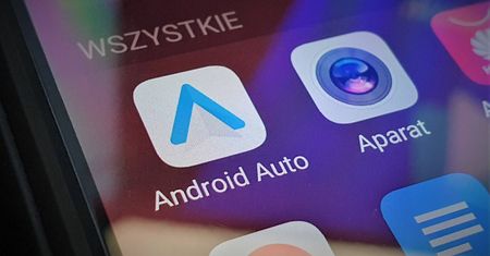 Android Auto żąda nietypowych uprawnień. Nierozwiązany problem w Samsungach
